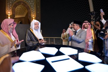 Syekh Dr. Mohammed Al-Issa , meluncurkan Platform digital “Minhaj” yang dikembangkan oleh Liga Muslim Dunia, yang mencakup aplikasi Islami komprehensifnya, di Tower Jam, Makkah