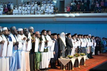 Le 2 septembre 2025, la capitale malaisienne Kuala Lumpur a accueilli les travaux du premier forum mondial pour la certification des lectures coraniques, organisé par la Ligue islamique mondiale