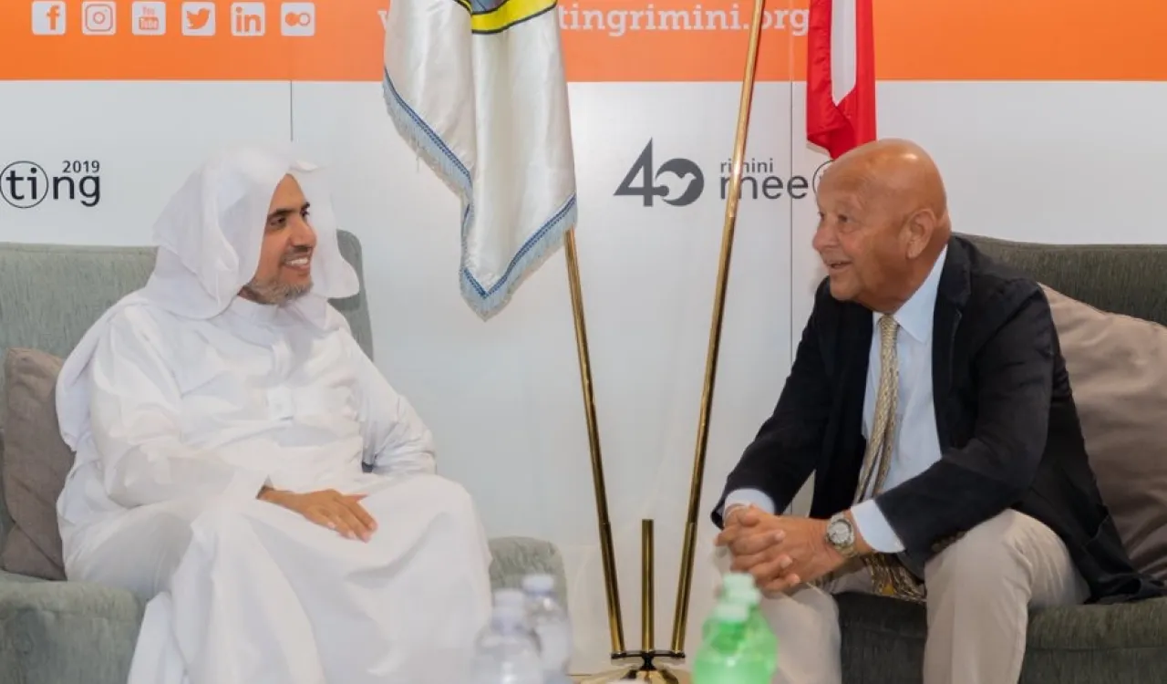 ‏اجتمع معالي الشيخ د. ⁧محمد العيسى⁩ مع رئيس منتدى ⁧ريميني⁩ العالمي والذي رحب بمشاركة ⁧رابطة العالم الإسلامي⁩ بجناح مجهز بالتقنيات الحديثة