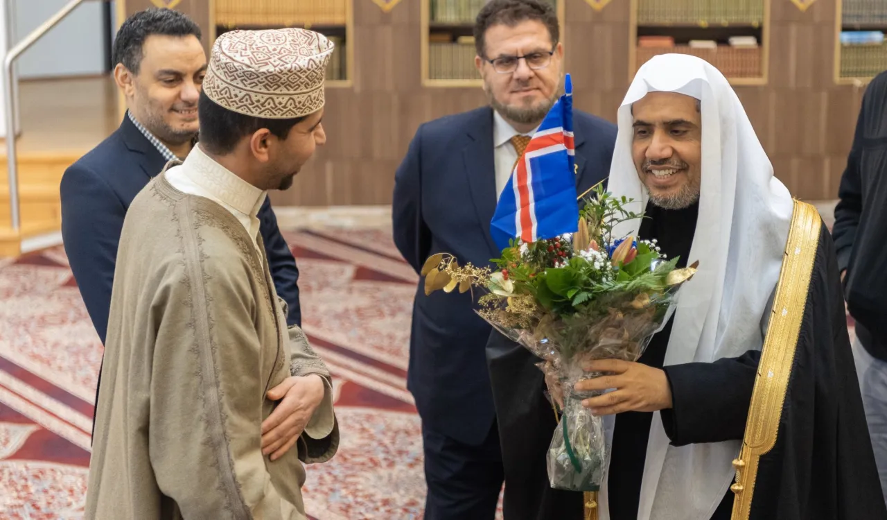 استقبل مسؤولو مسجد ⁧‫آيسلندا‬⁩ الكبير في العاصمة ريكجافيك معالي الشيخ د. محمد العيسى