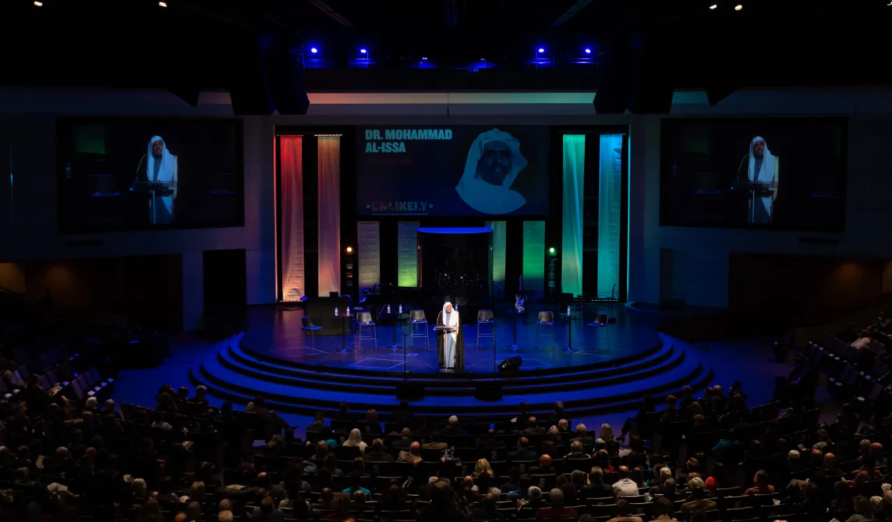  معالي د. محمد العيسى اثناء خطابه الرئيس في مدينة تكساس