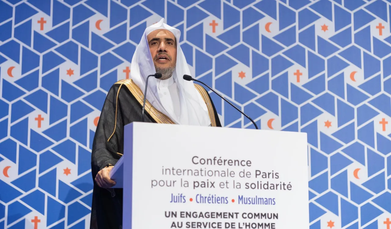 معالي الشيخ د محمد العيسى⁩ ملقياً كلمتة في المؤتمر