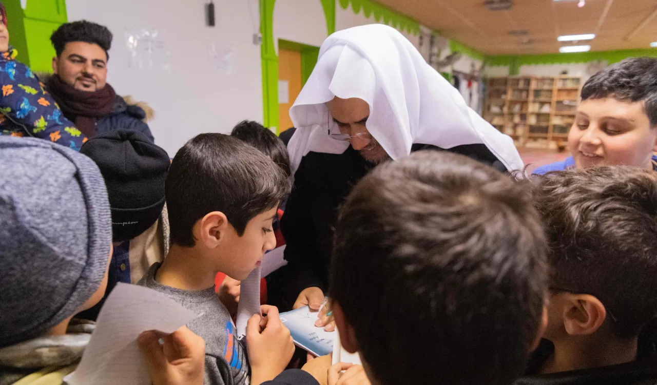 La Ligue Islamique Mondiale oeuvre à améliorer le futur des nouvelles générations avec amour et aide humanitaire.