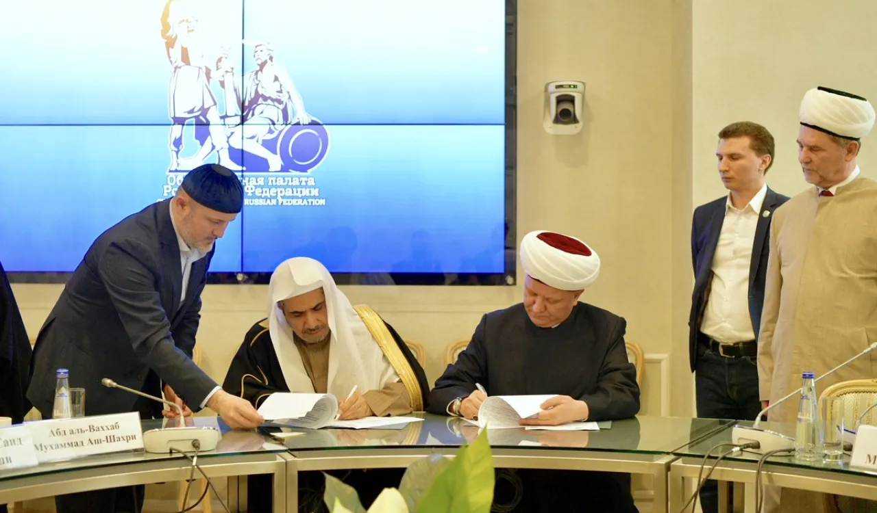 Signature de l'accord entre la Ligue et le Conseil populaire russe.
