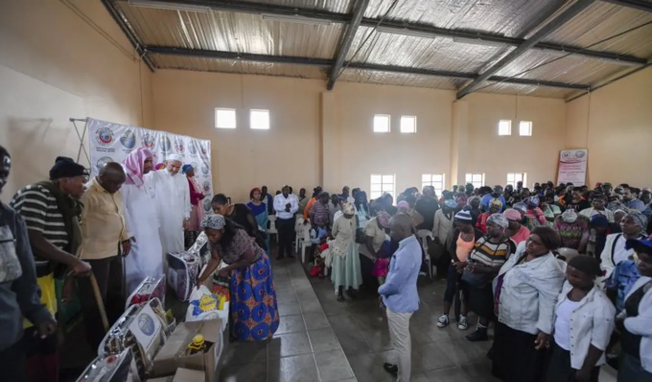 Un élément clé de la mission humanitaire de la LIM est d’aider les populations en difficulté : de l'émancipation des jeunes à la fourniture d’une aide alimentaire et de fournitures de santé essentielles, notre équipe se mobilise pour aider ceux qui en ont le plus besoin.