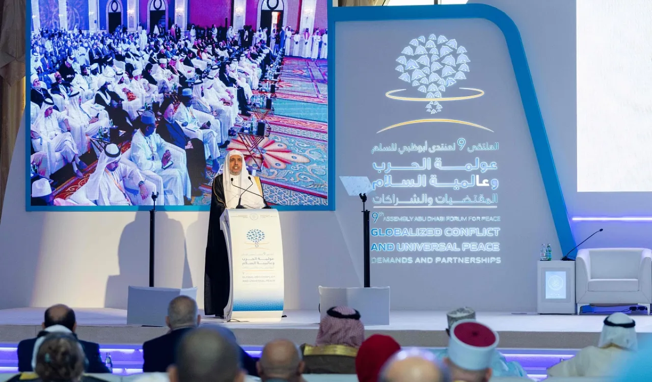 معالي الأمين العام، رئيس هيئة علماء المسلمين، الشيخ د. محمد العيسى متحدثاً رئيساً في جلسة افتتاح الملتقى الـتاسع لمنتدى أبوظبي للسلم