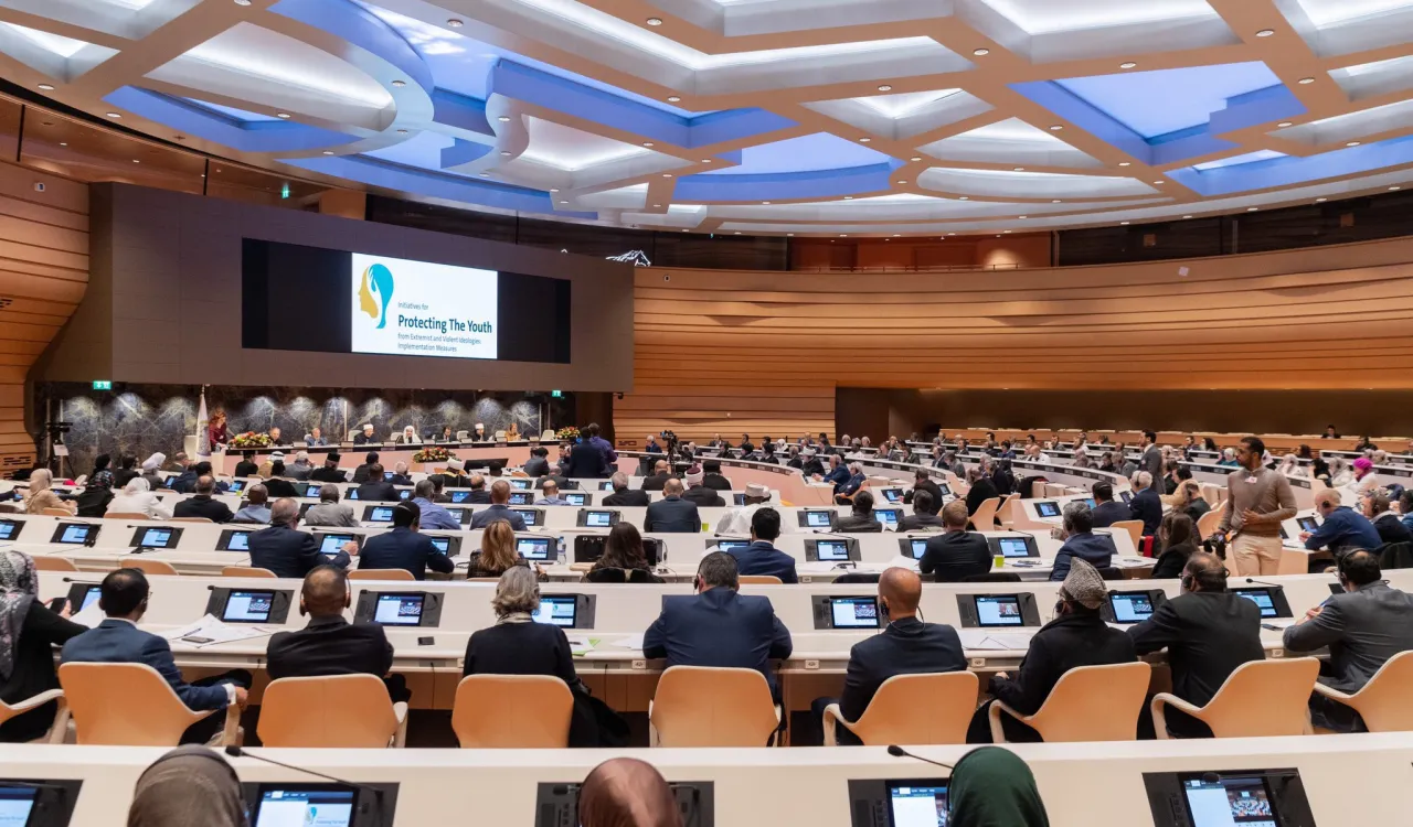 جوانان آگاه، ستون صلح و توسعه هستند؛ ابتکارات «مصون سازي جوانان در برابر اندیشه‌های افراط گرايي و خشونت»  در ماه جمادی‌الآخره سال ۱۴۴۱ هجری قمری / فوریه ۲۰۲۰ میلادی، جناب اقاي دکتر شيخ محمد العیسی با پشتیبانی و میزبانی سازمان ملل متحد در مقرّ آن در ژنو