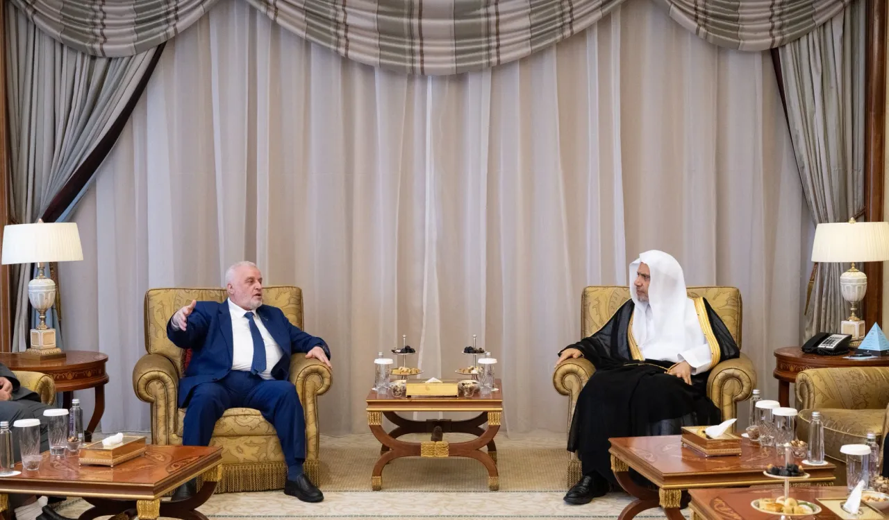 ظهر امروز، جناب دبیرکل سازمان همبستگی جهان اسلام و رئیس انجمن علمای مسلمان، جناب اقاي دکتر شيخ محمد العیسی میزبان جناب اقاي دکتر محمد أبو‌الخیر شکری، وزیر اوقاف جمهوری عربی سوریه، و هیئت همراه ایشان در دفتر خود بود