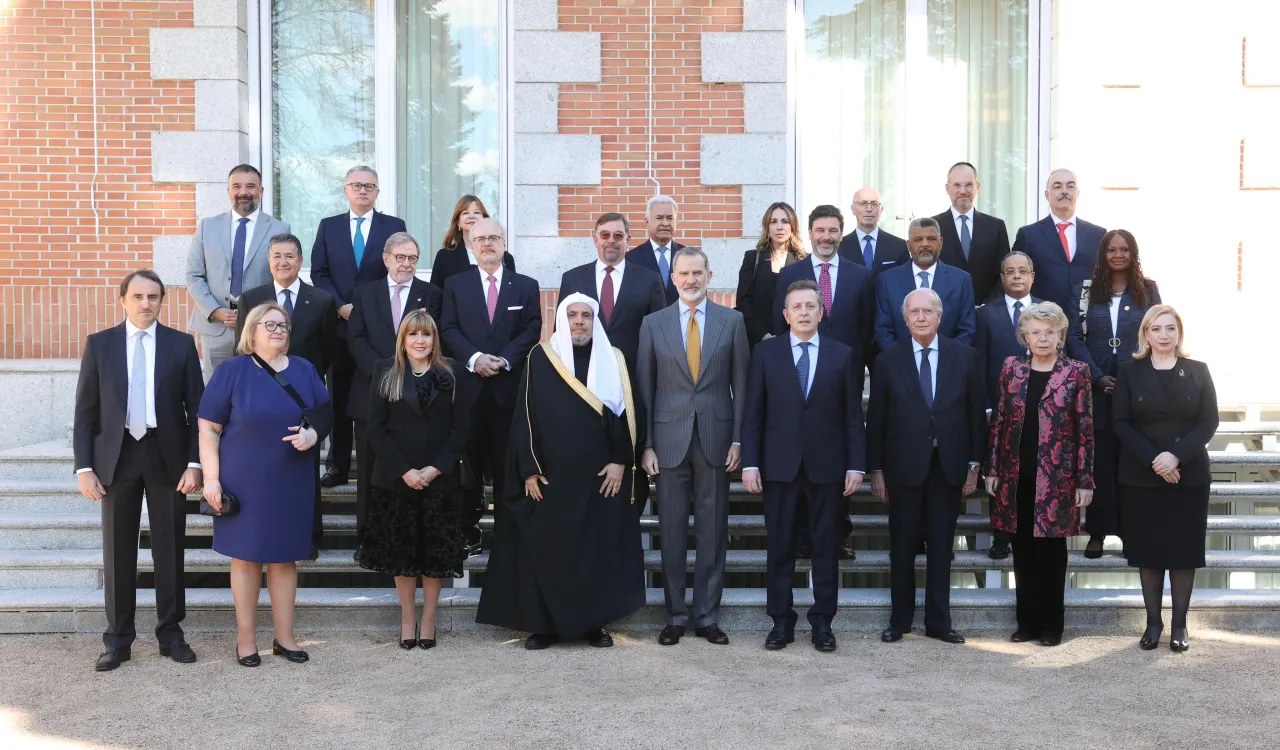 ‏بحُضور معالي الشيخ د. ⁧‫محمد العيسى‬⁩ كضيف شرفٍ، استقبل جلالة ملك إسبانيا فليبي السادس نخبةً من كبار القيادات الوزارية الحقوقية والتشريعية ورؤساء المجالس والمحاكم الدستورية: "الأوروبية وعدد من دول أمريكا الوسطى والجنوبية"