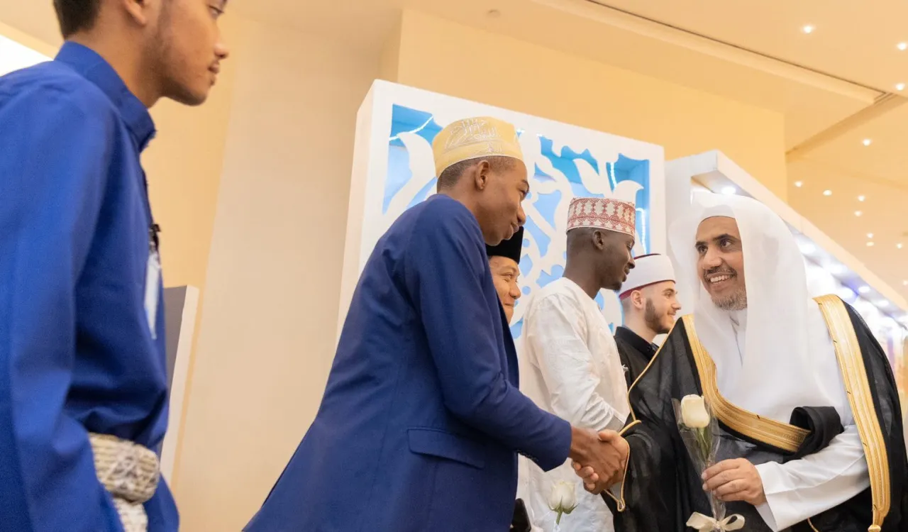 ابتکارات و برنامه‌های ما برای حمایت از جوانان و کودکان در تمامی جوامع مسلمان در سراسر جهان گسترش می‌یابد