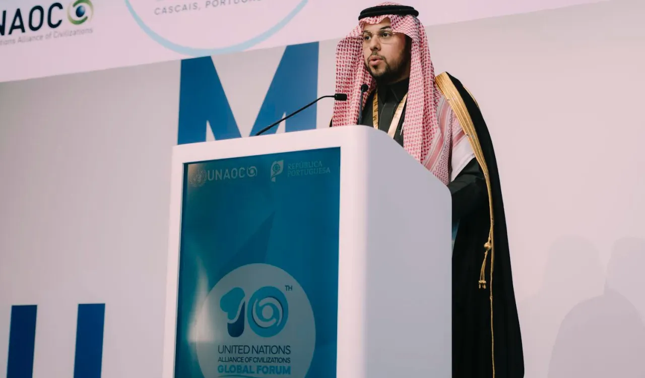 به نمایندگی از دبیرکل محترم شیخ محمد العیسی آقای عبدالوهاب بن محمد الشهری، معاون دبیرکل در ارتباطات سازمانی، سخنرانی سازمان همبستگی جهان اسلام را در نشست گروه دوستان ائتلاف تمدن‌های سازمان ملل متحد در دهمین کنفرانس بین‌المللی آن در پرتغال ارائه کرد