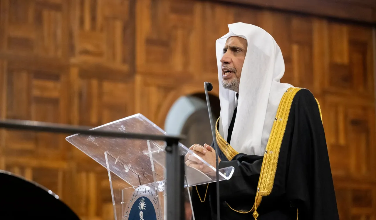 من الجامعة الكاثوليكية العريقة، والبارزة بمدينة ميلانو بإيطاليا، انطلقت جائزة هي الأُولى من نوعها لدعم الدراسات الإسلامية، وتعليم اللغة العربية في أوروبا، بعد أن دشّنها مؤخّراً معالي الأمين العام، رئيس هيئة علماء المسلمين، فضيلة الشيخ د. محمد العيسى