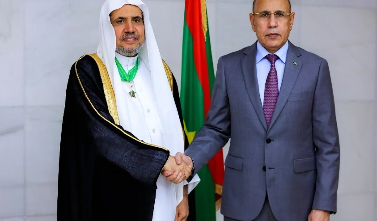 In a great ceremony attended by ministers: the Mauritanian president awards Sheikh Dr. Al-Issa the National Order of Merit for his international efforts in clarifying the true image of Islam
