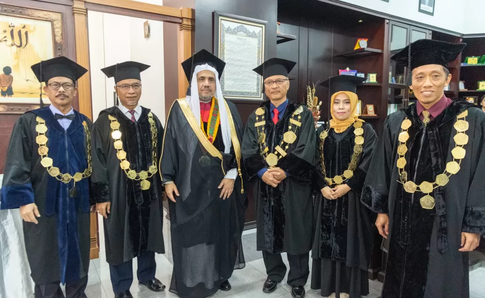 HE Dr. Mohammad Alissa was awarded an honorary doctorate from the Maulana Malik Ibrahim State Islamic University