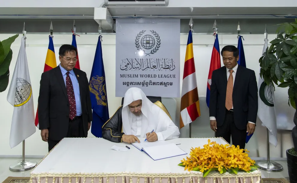 At the Islamic Center in Phnom Penh, Cambodian Islamic leaders commended Dr. Mohammad Alissa’s efforts promoting religious harmony in diverse societies, an undertaking that has helped Muslim minorities there.