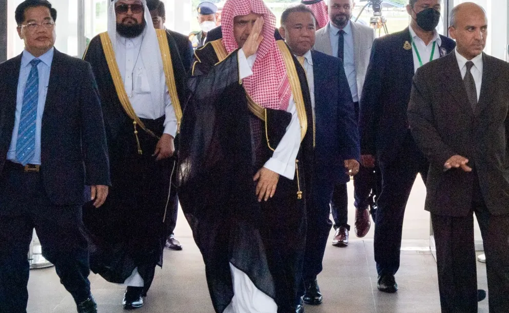 Dr. Mohammad Alissa arrived at Phnom Penh International Airport at the official invitation of the Kingdom of Cambodia