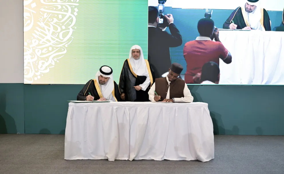 ‏شهد معالي الأمين العام، رئيس هيئة علماء المسلمين، فضيلة الشيخ د.⁧‫محمد العيسى‬⁩‬⁩ توقيعَ مذكرة تفاهم بين رابطة العالم الإسلامي والمجلس الأعلى للشؤون الإسلامية في رواندا؛ لتفعيل وثيقة مكة المكرمة وخدمة اللغة العربية، كما جرى توقيع مذكرة تفاهم مع وزارةِ الشؤون الاجتماعية؛ لدعم مشروع ترميم بيوت الأرامل، بحضور قياداتٍ من رابطة العالم الإسلامي، وشخصيات وزارية من جمهورية رواندا.