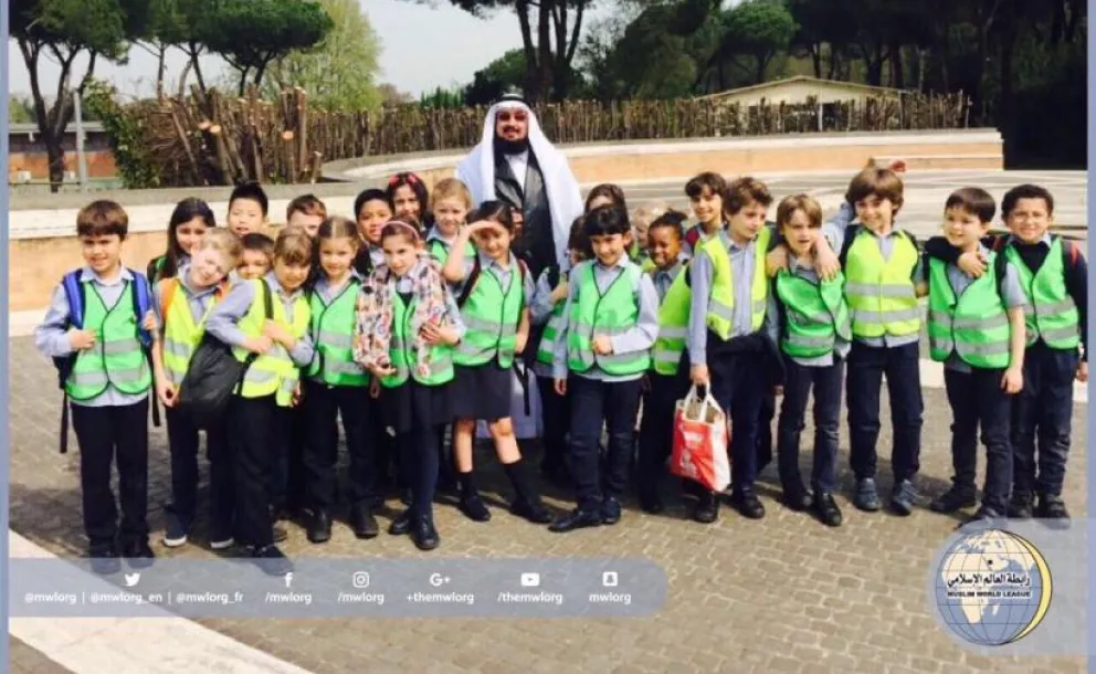 In line with keeping cultural links, the MWL's Rome Office Director Dr. Abdulaziz Sarhan welcomes pupils of the British School in Italy.