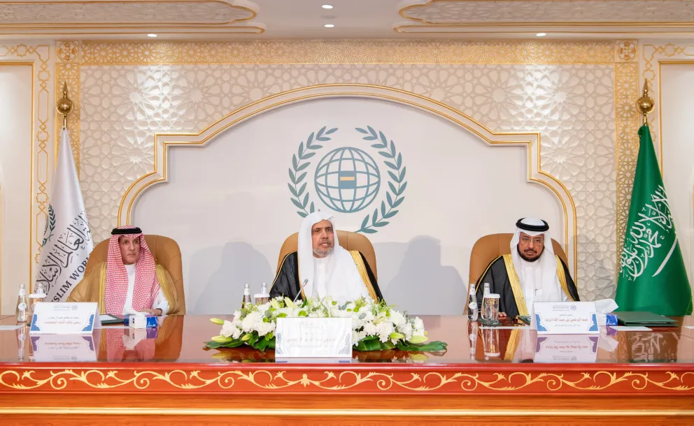 In an expanded dialogue forum with His Excellency Sheikh Dr. Mohammed Al-Issa concerning various Islamic and international issues: At the headquarters of the Muslim World League in Makkah