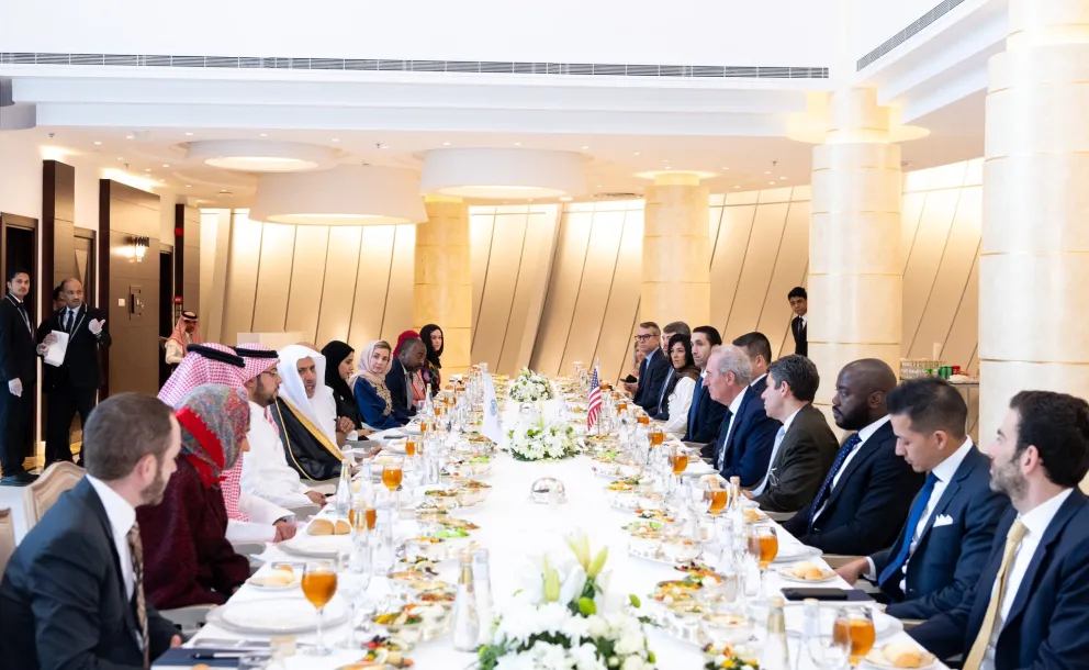 His Excellency Sheikh Dr. Mohammed Al-issa, Secretary-General of the Muslim World League met with a delegation of leading researchers and political affairs specialists from the Council on Foreign Relations , led by Mr. Michael Froman