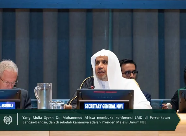 Dari platform PBB & di hadapan para pemimpinnya serta tokoh-tokoh yang diundang: Yang Mulia Sekjen LMD Syekh Dr.Mohammad Alissa  saat pembukaan Konferensi Liga Muslim Dunia tentang "Membangun Jembatan Pemahaman & Perdamaian antara Timur & Barat":