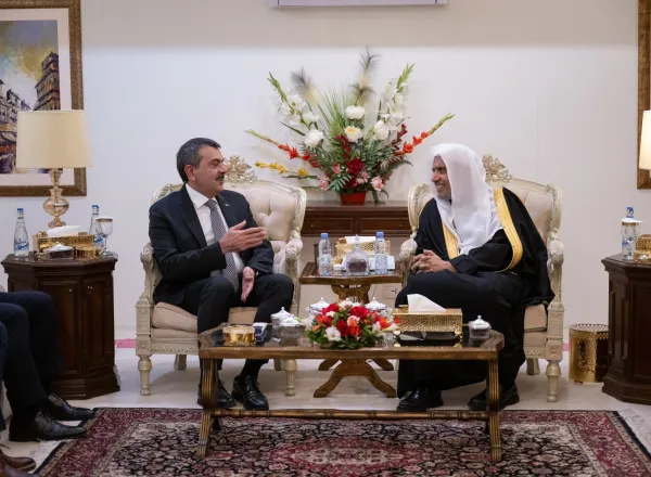 His Excellency Sheikh Dr. Mohammed Al-Issa, Secretary-General of the MWL and Chairman of the Organization of Muslim Scholars, met with Dr. Yusuf Tekin, Minister of National Education in the Republic of Türkiye, and the accompanying delegation.