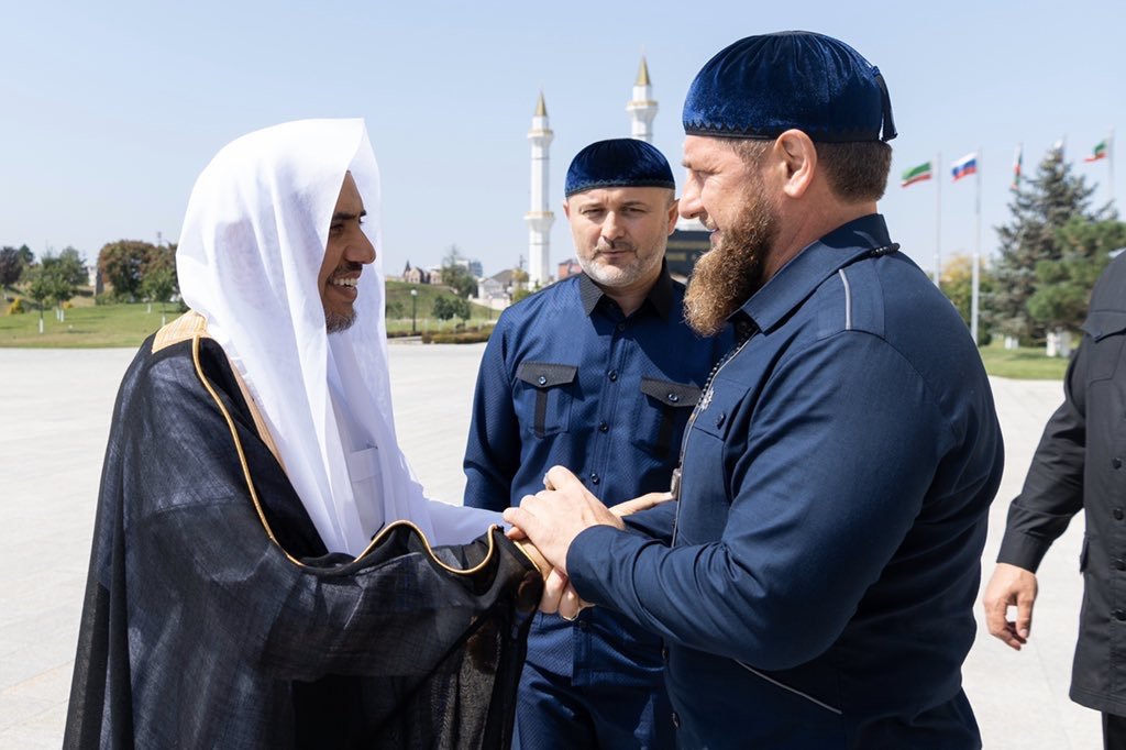 فخامة الرئيس الشيشاني السيد رمضان قاديروف يستقبل معالي الشيخ د. ⁧محمد العيسى⁩ في القصر الرئاسي ، وسيشارك معاليه بمشيئة الله تعالى غداً في حفل افتتاح أكبر جامع في أوروبا