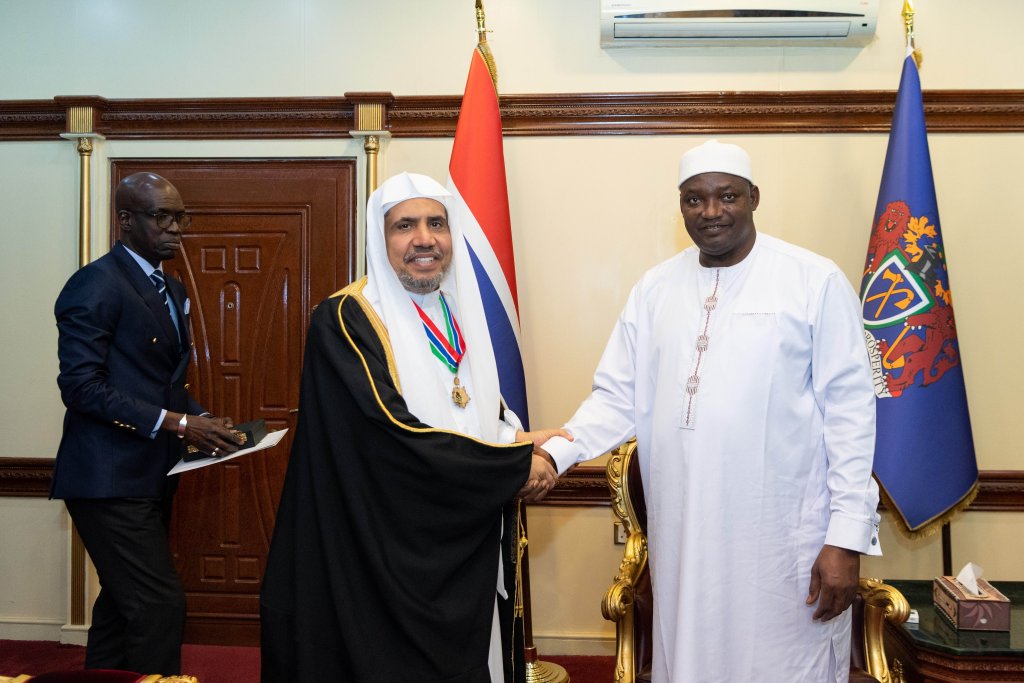 Dr. Al-Issa Receives the Ambassador of International Peace Award